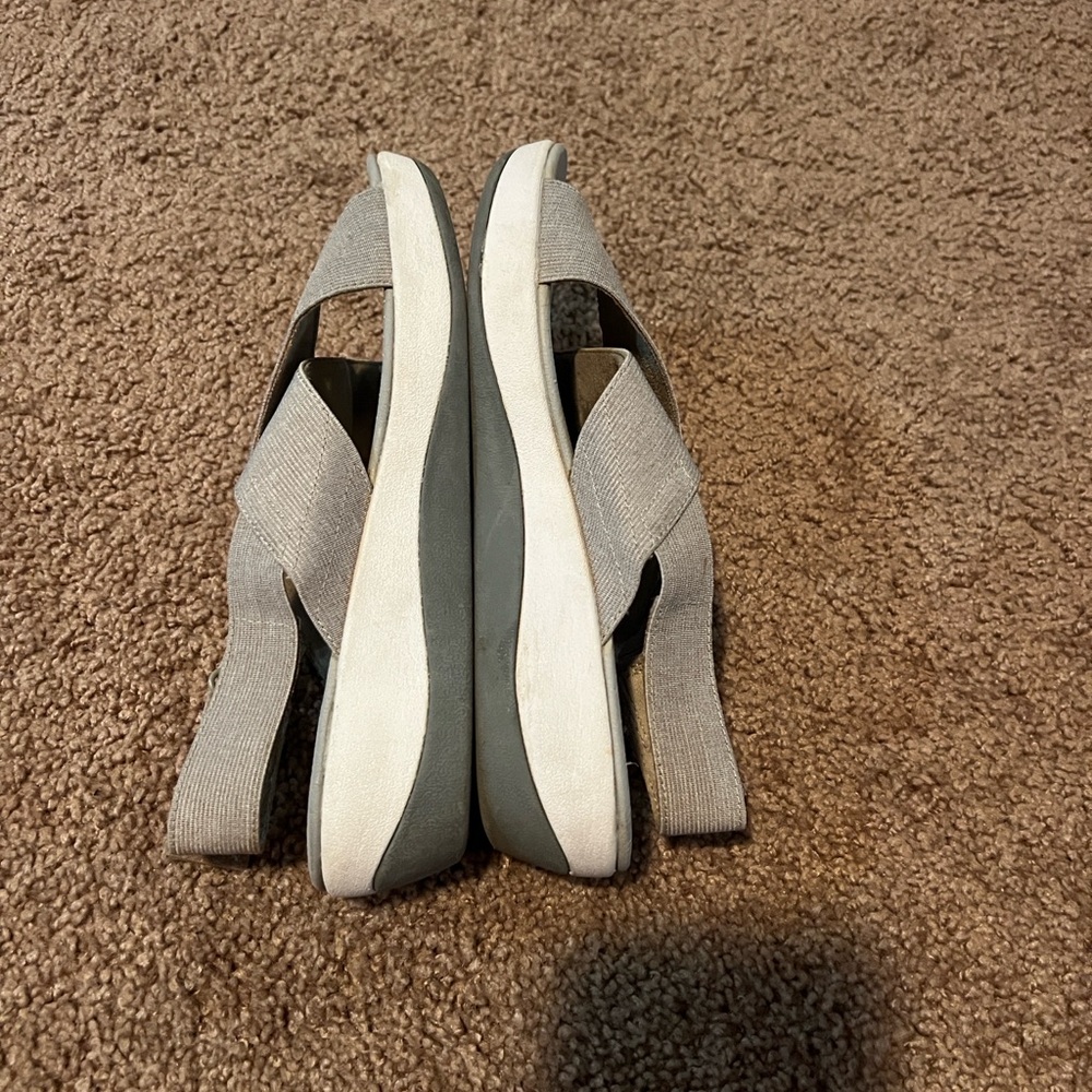 Stylish Gray Clark Cloudstepper Sandals for Women - Picture 7 of 9